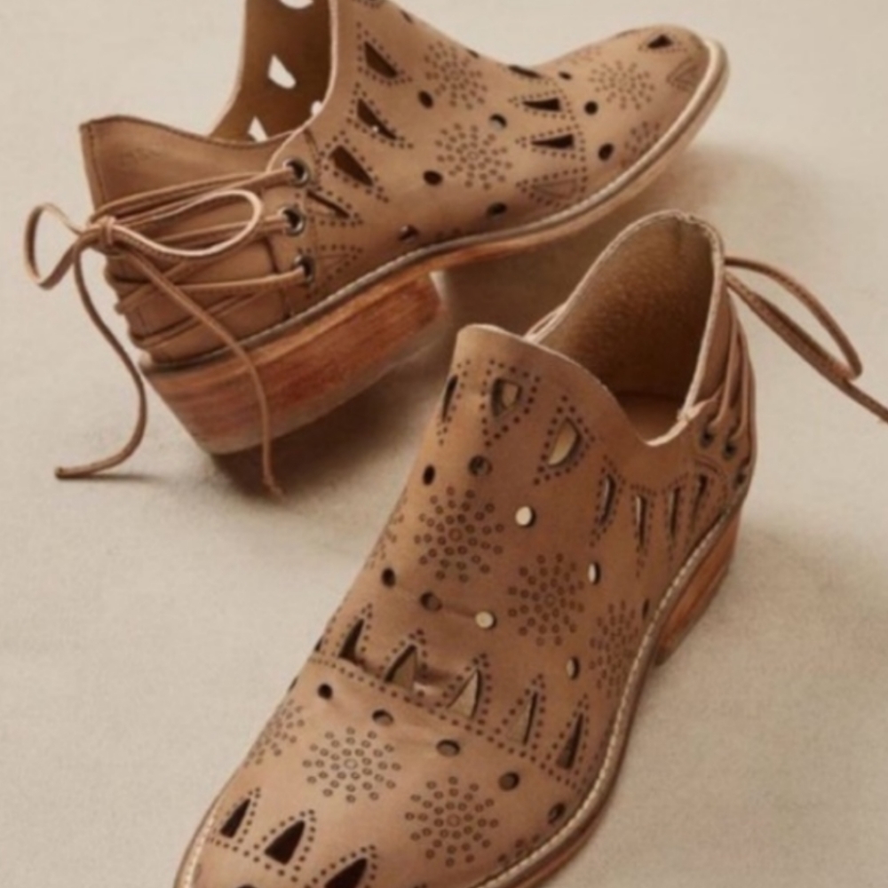 Anthropologie Musse & Cloud cut out booties